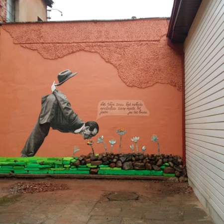 Teatro kiemelyje - Vytenio Jako sienų tapybos darbas